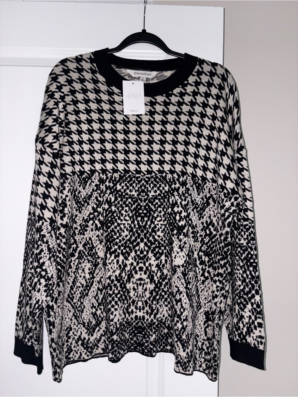 NWT DAVI & DANI Black and White Mixed Pattern Scoop Neck Sweater